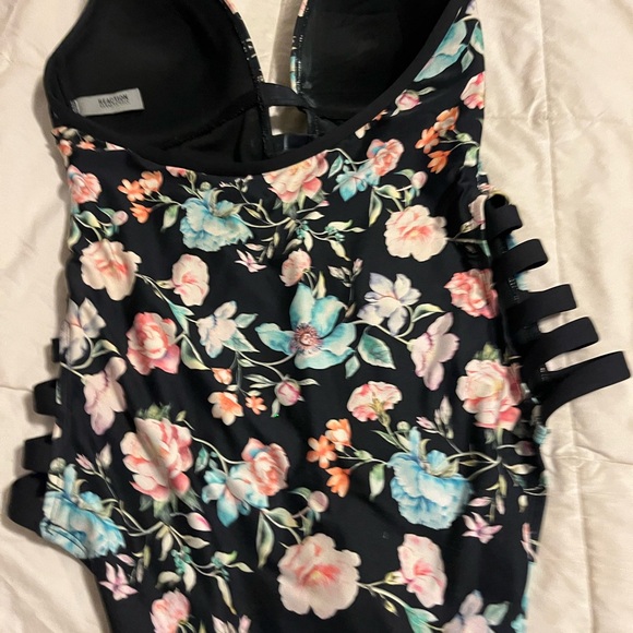 Reaction by Kenneth Cole one piece swimsuit - Picture 6 of 6